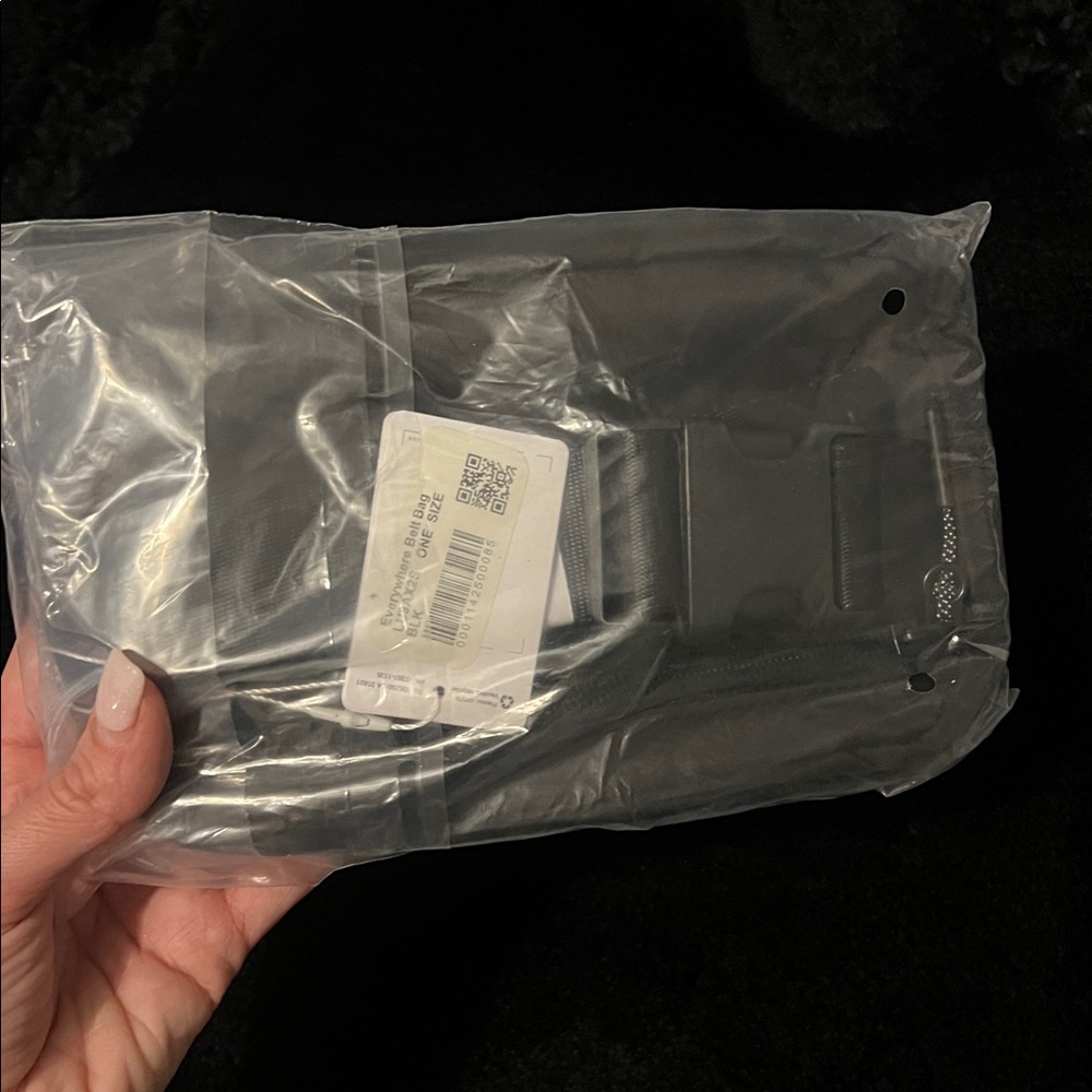 LULULEMON Everywhere Belt Bag  Black NWT - Picture 2 of 8